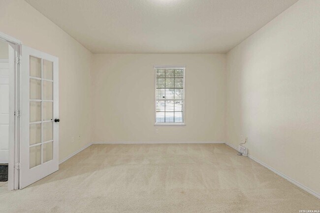 Building Photo - 322 Walnut Crest