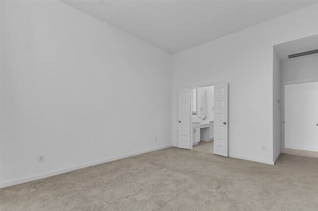 Building Photo - 1805 Everglades Dr