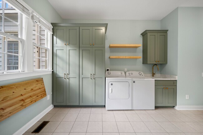 Building Photo - 27556 Paddock Trail Pl