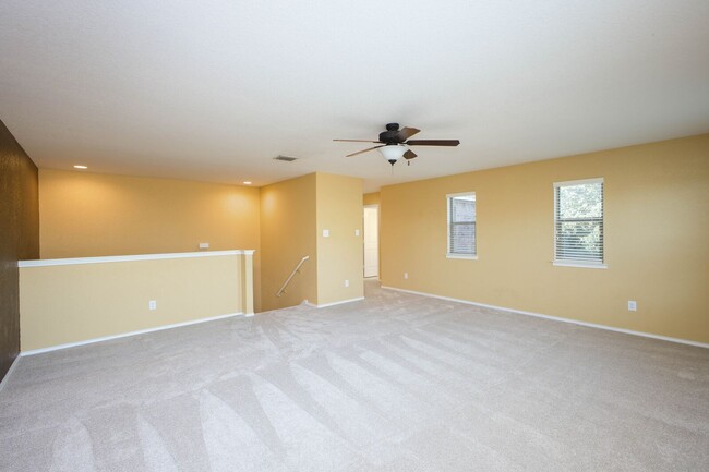 Building Photo - 4 bedroom located 13 miles from Lackland AFB