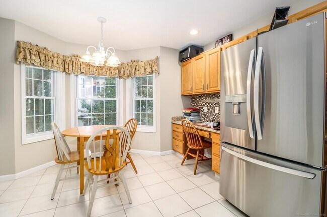 Building Photo - 601 Larson Dr