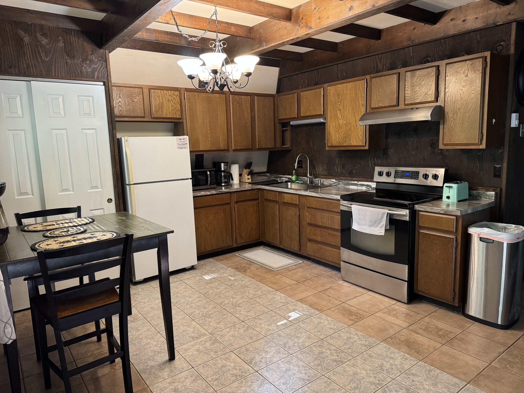 Building Photo - 579 Martha Ave