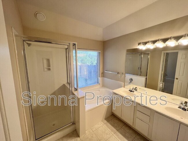 Building Photo - 11108 Visa Rose Dr