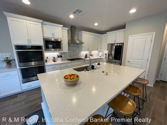 Building Photo - 12483 Point Sierra St