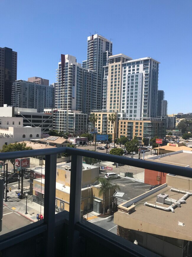 Building Photo - 1080 Park Blvd