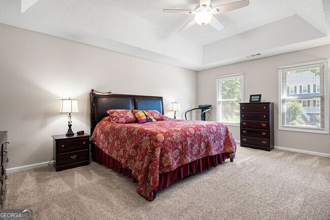 Building Photo - 821 Soaring Dr NE