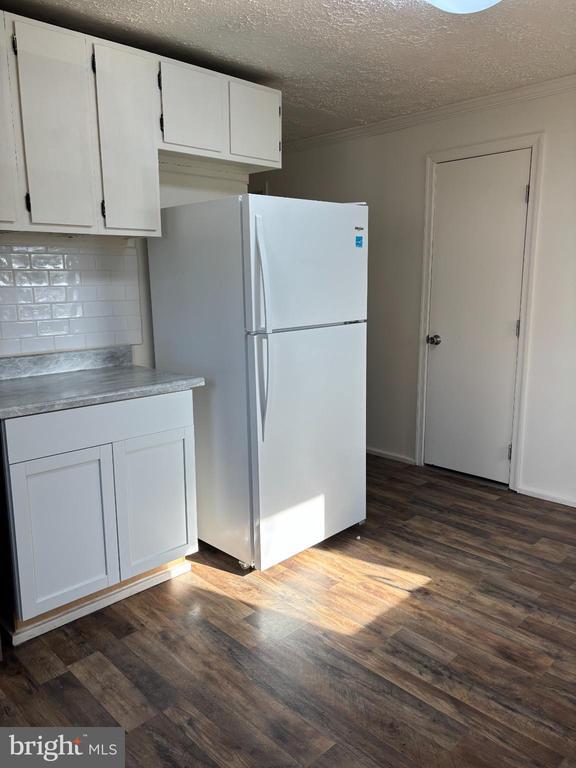 Building Photo - 722 W Stephen St