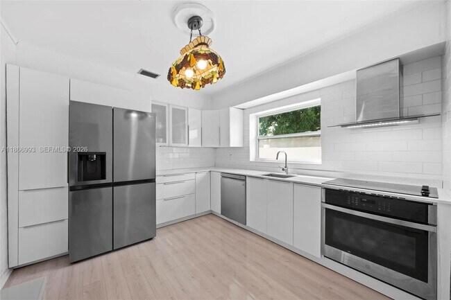 Building Photo - 1935 Arthur St