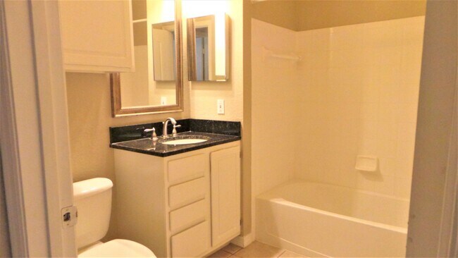 Building Photo - Beautiful 2/2 Ground Floor Condo in Gated Bella Terra Community-Orlando!