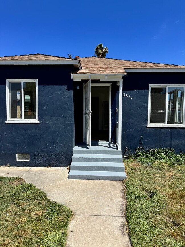 Building Photo - HALF OFF First Months Rent w/ move in before July 4th!!!