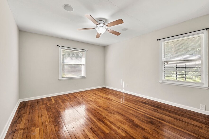 Building Photo - 2229 Beecher Cir SW