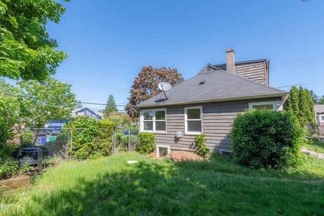 Building Photo - 5412-5420-5420 NE 9th Ave
