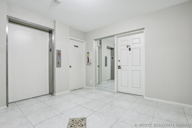 Building Photo - 7153 Promenade Dr