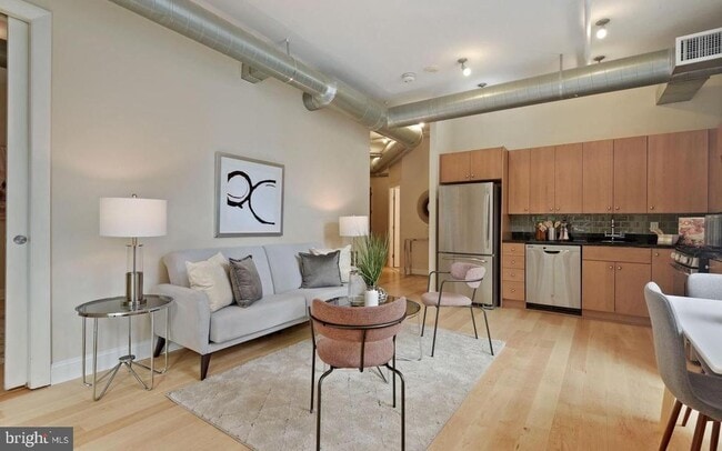 Building Photo - 811 4th St NW