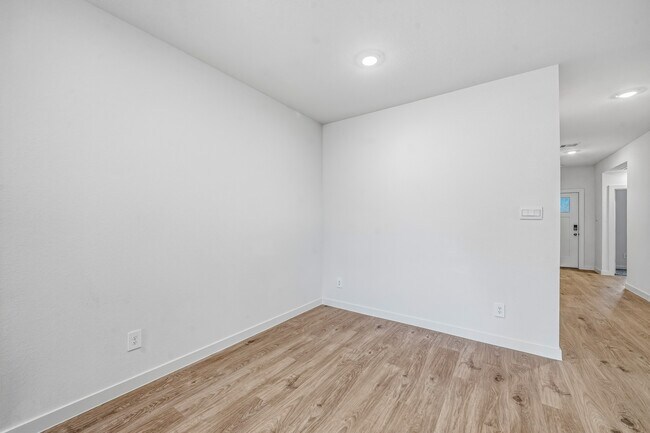 Building Photo - 3919 Langridge Dr