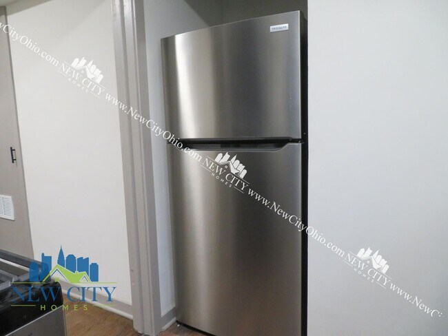 Building Photo - Newly Renovated Apartment Building