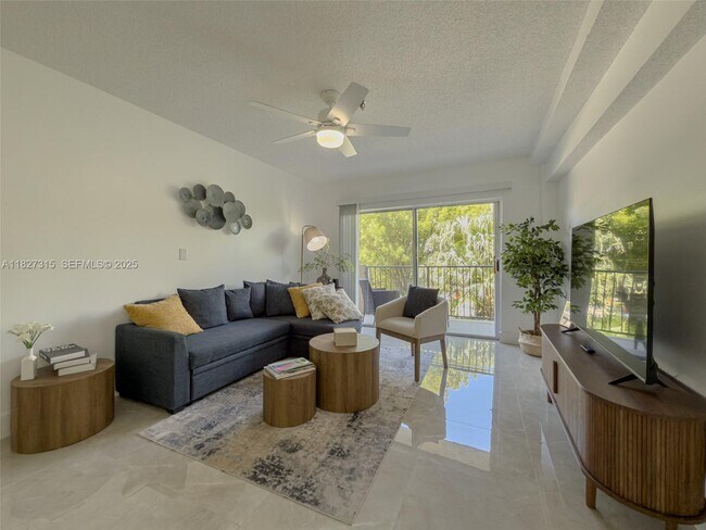 Building Photo - 250 NE 181st St