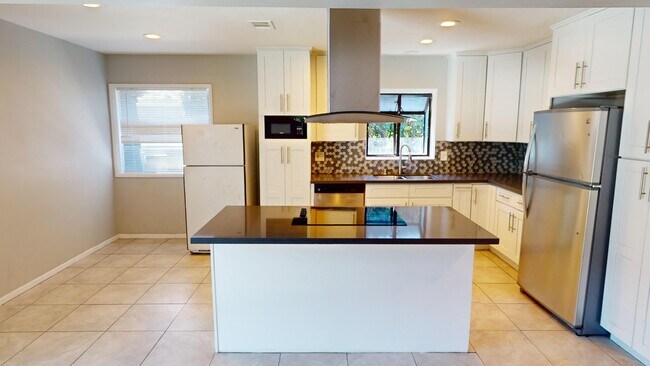 Building Photo - 6145 Mary Ln Dr