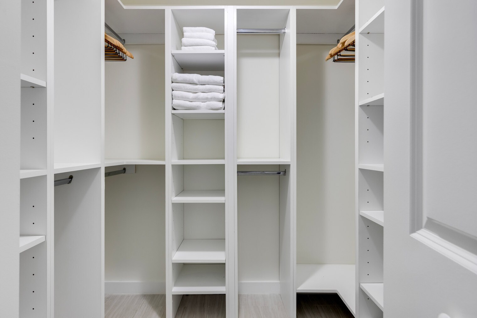 Building Photo - 3880 NE 6th Ave