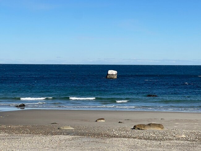 Building Photo - 52 Beach