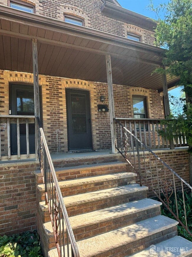Building Photo - 16 Yates Ave