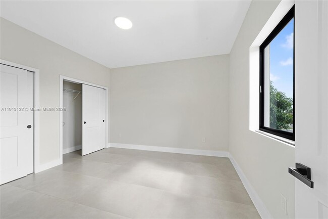 Building Photo - 4307 E 8th Ct