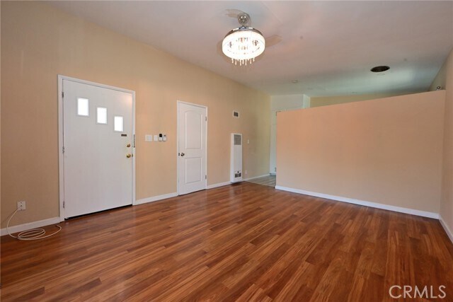 Building Photo - 902 S Marengo Ave