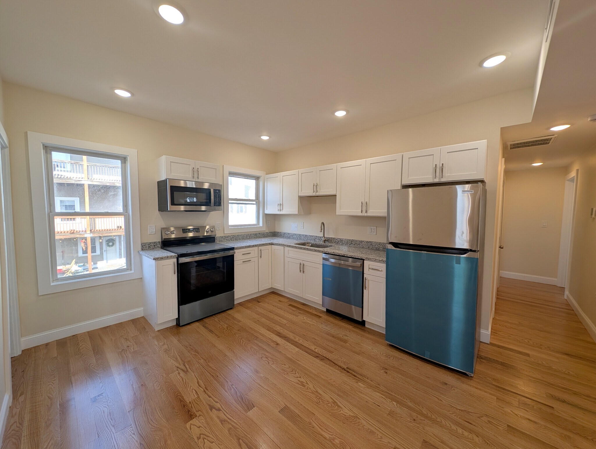 Building Photo - 5 Lowell Cir