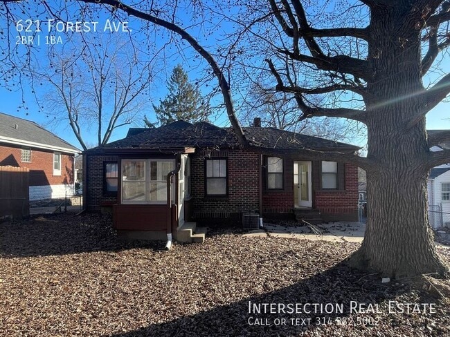 Building Photo - 621 Forest Ave