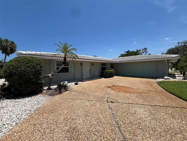 Primary Photo - 935 Contento St