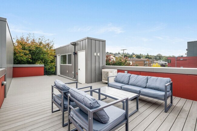 Building Photo - 2319 Franklin Ave E