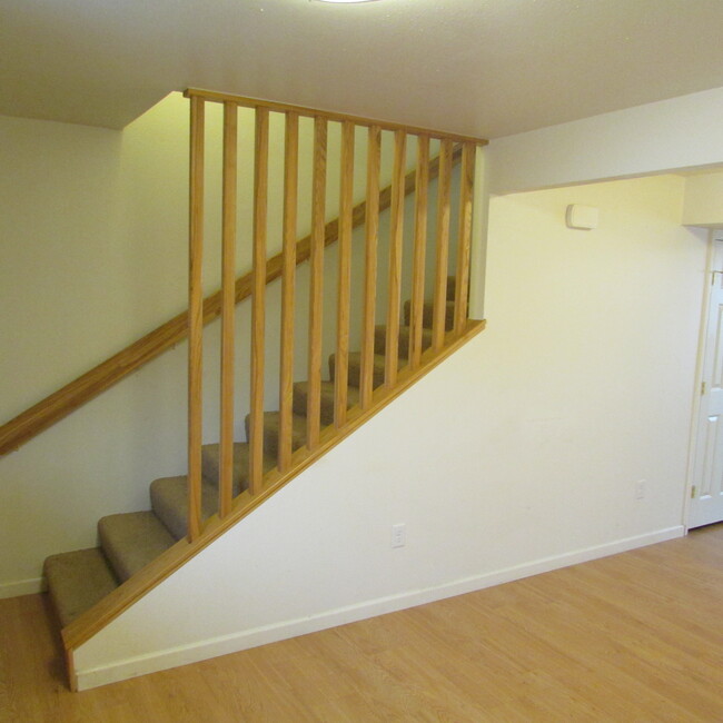 Staircase - 2244 Lamplighter Ln