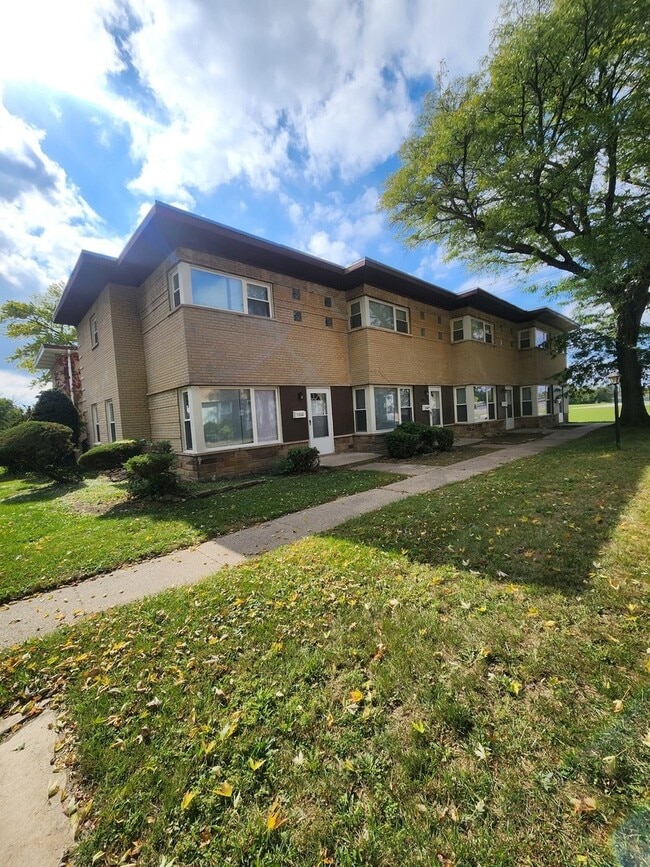 Building Photo - 1336 Wentworth Ave