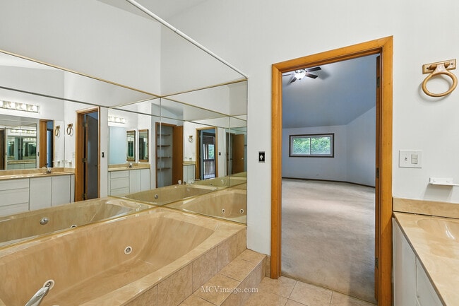 Building Photo - 2101 Babst Ct