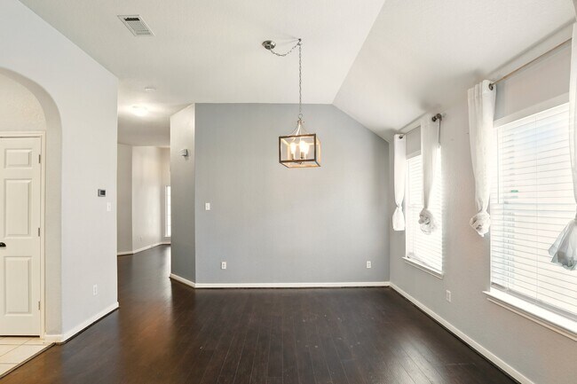 Building Photo - 303 Burris Park Dr