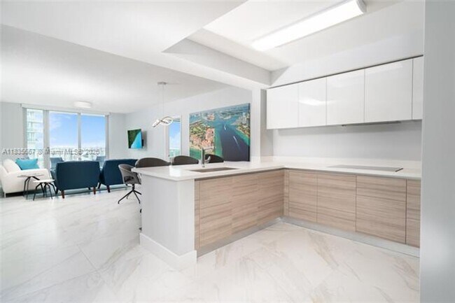 Building Photo - 300 Sunny Isles Blvd