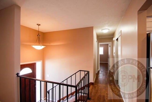 Building Photo - Charming 6 Bed 2 Bath Home Near the Offutt