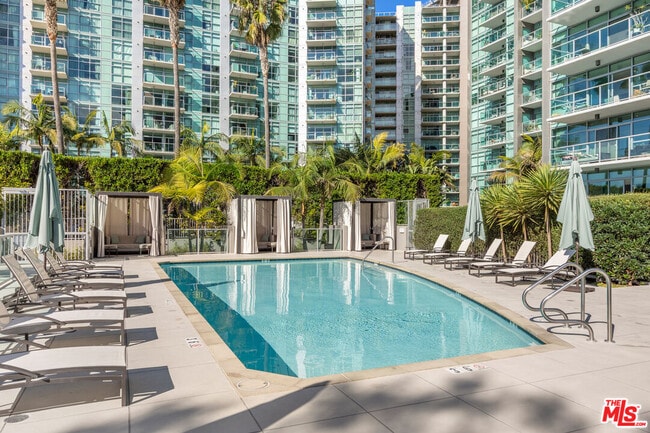 Building Photo - 13650 Marina Pointe Dr