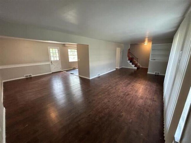 Building Photo - CLEVELAND