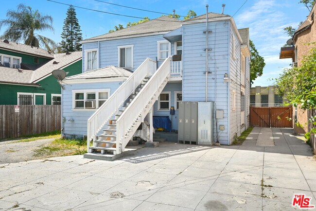 Building Photo - 851 W 41st Dr