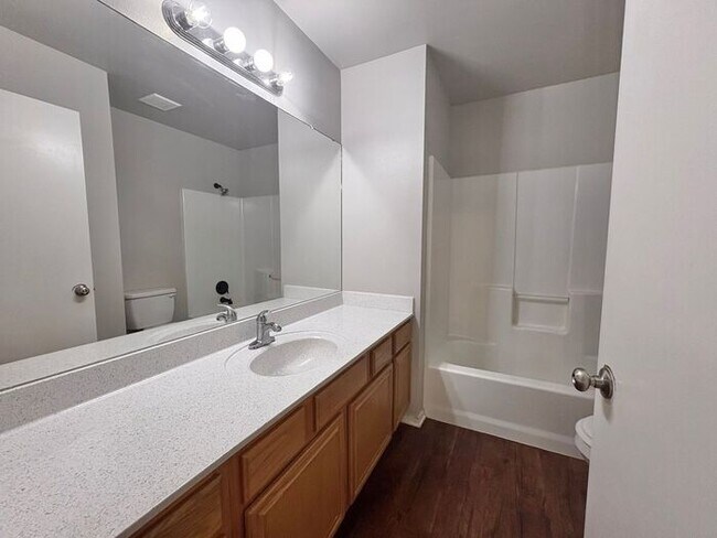 Building Photo - Available Now! Charming and Contemporary 3...