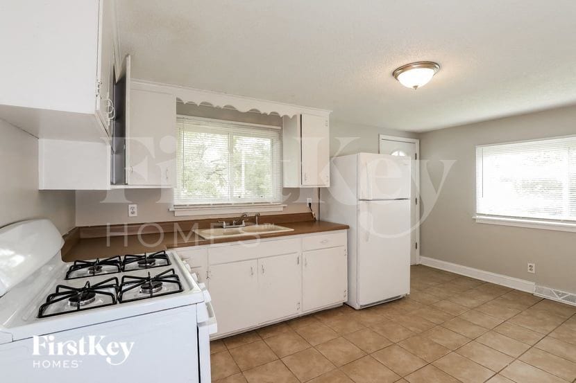 Building Photo - 5044 N Bellaire Ave