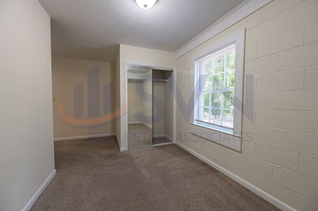 Building Photo - 6-Bedroom Home with Finished Basement. Com...