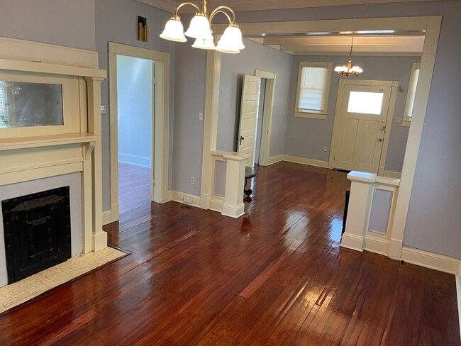 Building Photo - 4 Bed 2 Bath Rental