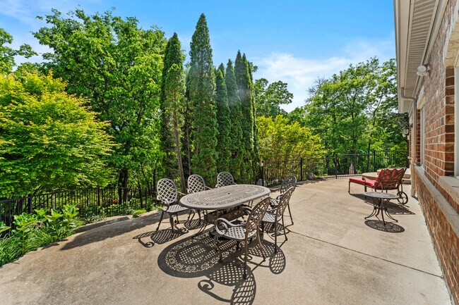 Building Photo - 12932 Sunset Bluff Ct