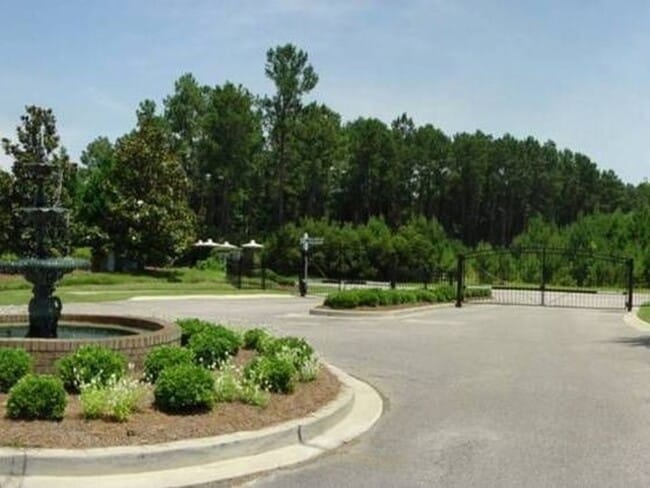 Building Photo - 3 bedroom, 2 bath condo in The Fountains