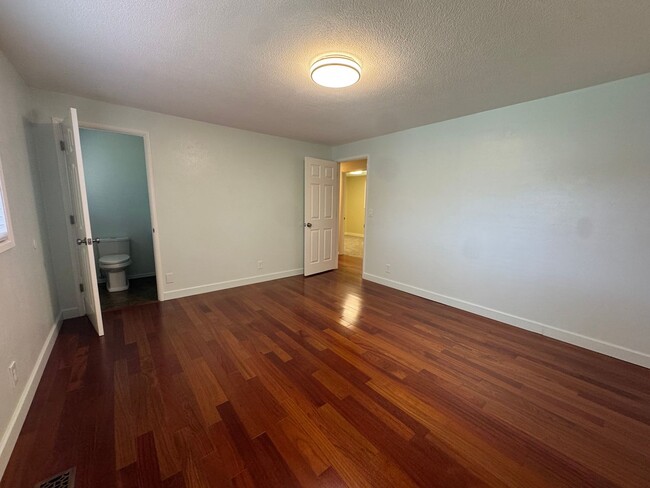 Building Photo - River Front Property