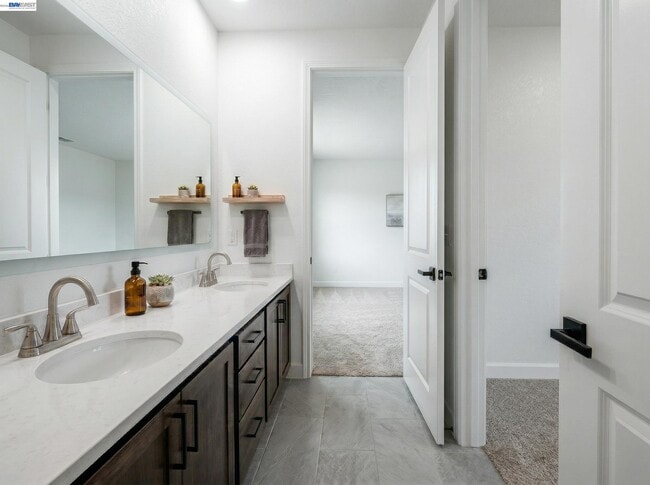 Building Photo - 679 Hamilton Ct