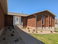 Building Photo - Fully Renovated 5 Bedroom House in West Ha...