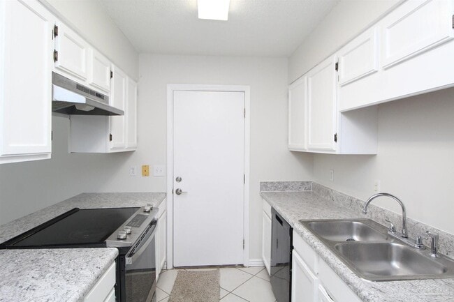 Building Photo - 408 Peppertree Terrace